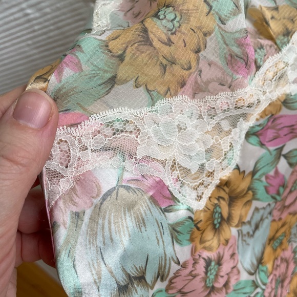 Victoria’s Secret Chemise - Picture 4 of 9